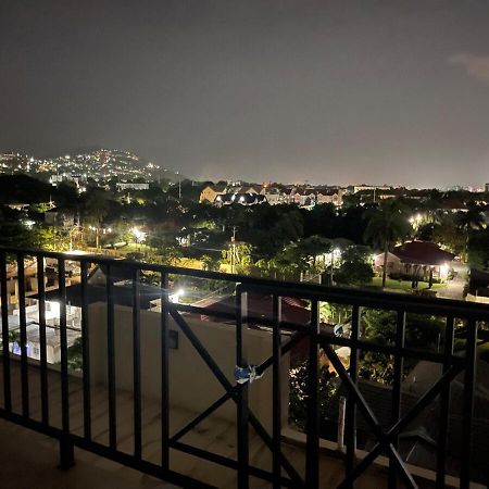 Lux City Apartment With Pool, Ac & 24Hrs Security Kingston Exterior photo
