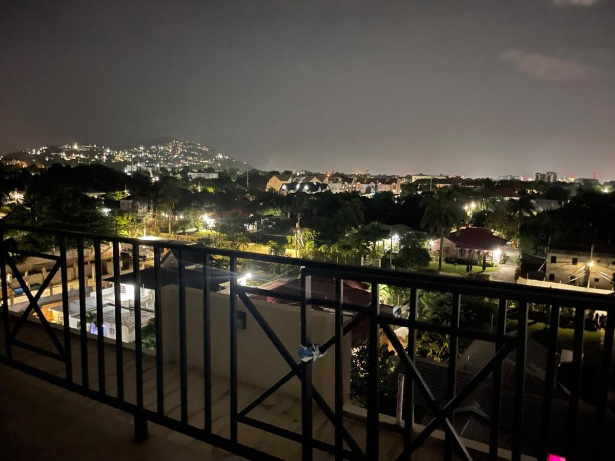 Lux City Apartment With Pool, Ac & 24Hrs Security Kingston Exterior photo